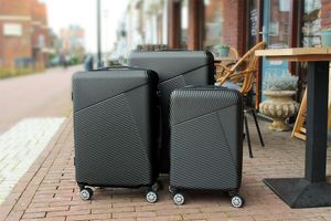 3 valises noires avec serrure à combinaison