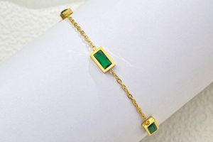 Armbandje van verguld goud met groene steentjes (18 cm)