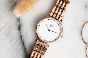 Montre pour dames avec bracelet en métal par VIGI modèle Shine Bright