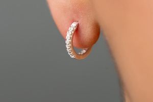 Boucles d'oreilles argentées avec zircons