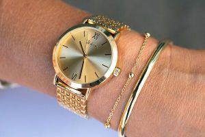 Giftset met goudkleurig horloge en 2 armbanden