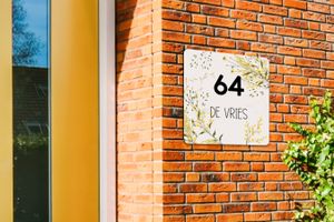 Hausnummern-/ Namensschild mit eigenem Design (ø 20 cm)