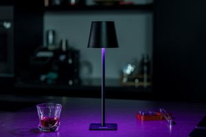 Slimme draadloze stalen tafellamp met RGB-verlichting