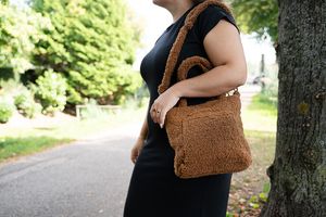 Handtas van teddystof - afneembare schouderband (bruin)
