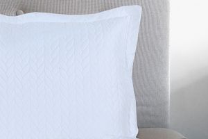 Tagesdecke mit 2 Kissenbezügen (Farbe: weiß)