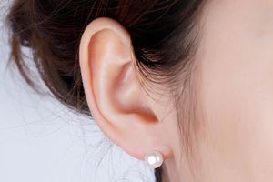Boucles d'oreilles avec perles artificielles de Di Lusso