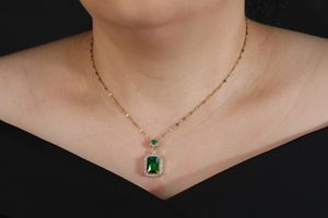 Ketting met zirkonia's en groene glasstenen (18K gouden plating)