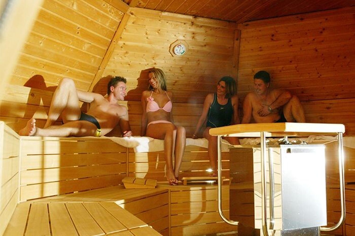 Inspecteur naam holte Sauna en wellness met badkleding in België