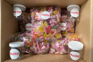 10 kilo snoep van Guilty Candy Store