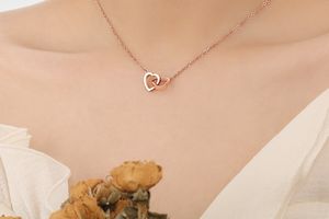 Roségoudkleurige ketting met hartjes