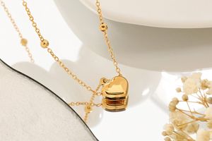 Collier Doré avec Pendentif en Forme de Cœur