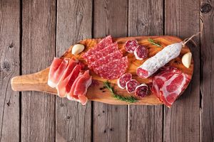 Delicatessenpakket met Italiaanse en Spaanse vleeswaren