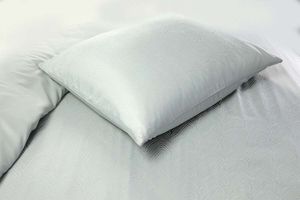 Parure de lit double gris clair en relief