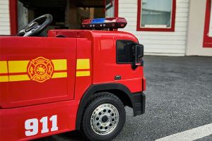 Elektrische brandweerwagen met accessoires (115 cm)