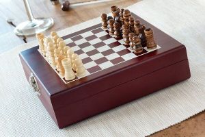 Set à vin et jeu d'échecs