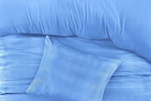 Parure de lit double bleu clair en relief