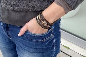 Armband leer met levensboom en parels (bruin)