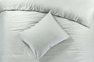 Parure de lit double gris clair en relief