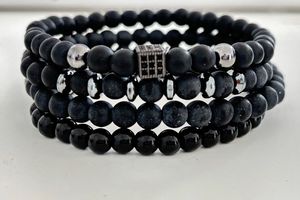 4 bracelets en perles noires