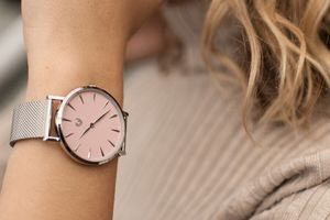 Montre femme avec bracelet en métal de VIGI (Allure)