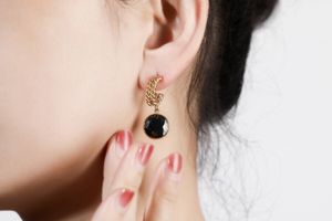 Boucles d'oreilles avec pierres de verre noires