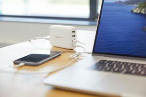 Chargeur à 4 ports (USB-A et USB-C)