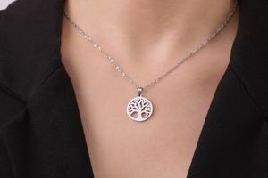 Zilverkleurige ketting met levensboom