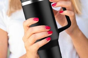 Tasse thermos en acier inoxydable avec poignée et paille