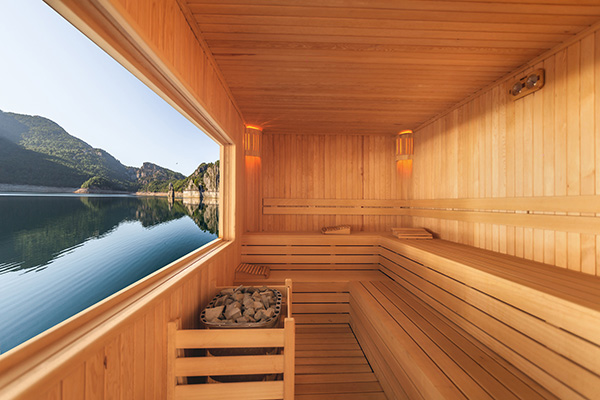 luxe sauna met een panoramisch uitzicht over de natuur