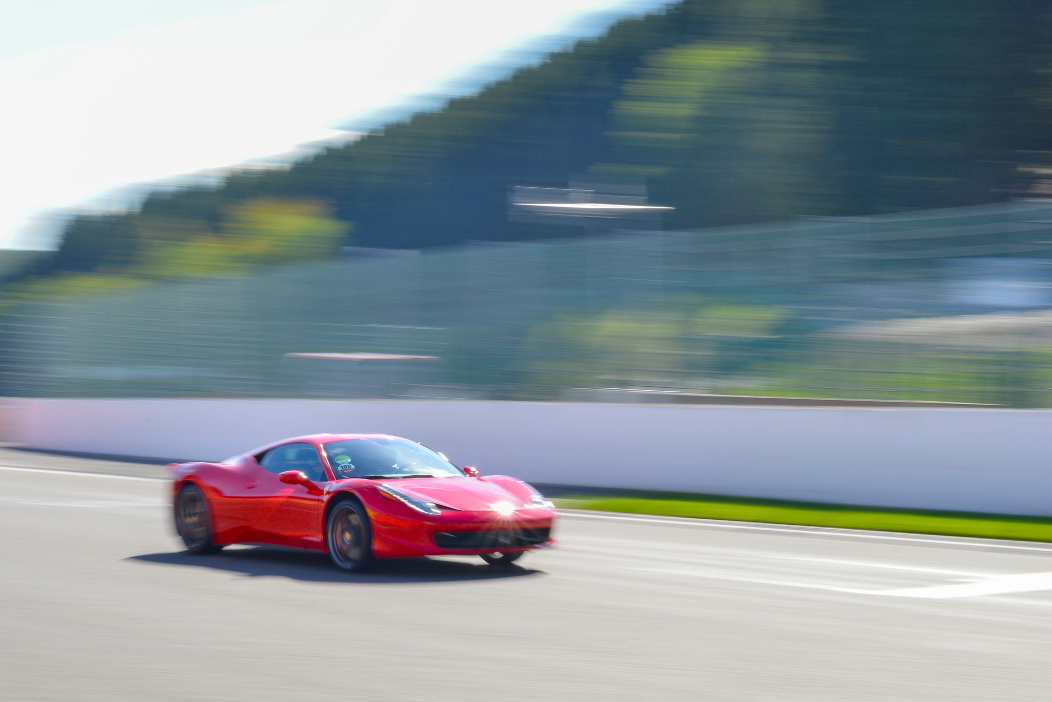 Ferrari met hoge snelheid