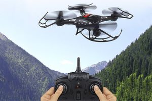 Drone avec manette et fonction de retour