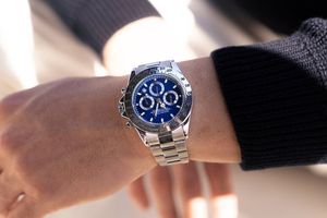 Montre homme en acier avec cadran bleu